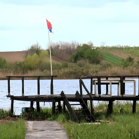 Std Kod Makse, Kuca Na Jezeru Kraljevac 펜션